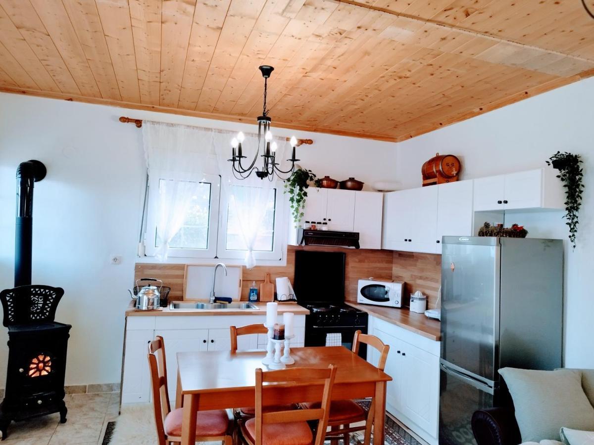 Cozy Cottage For 4 Lávdhas Zewnętrze zdjęcie